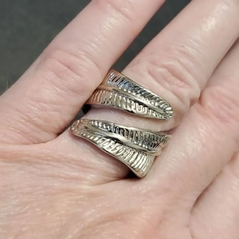 Silver tone textured leaf ring size 7.5